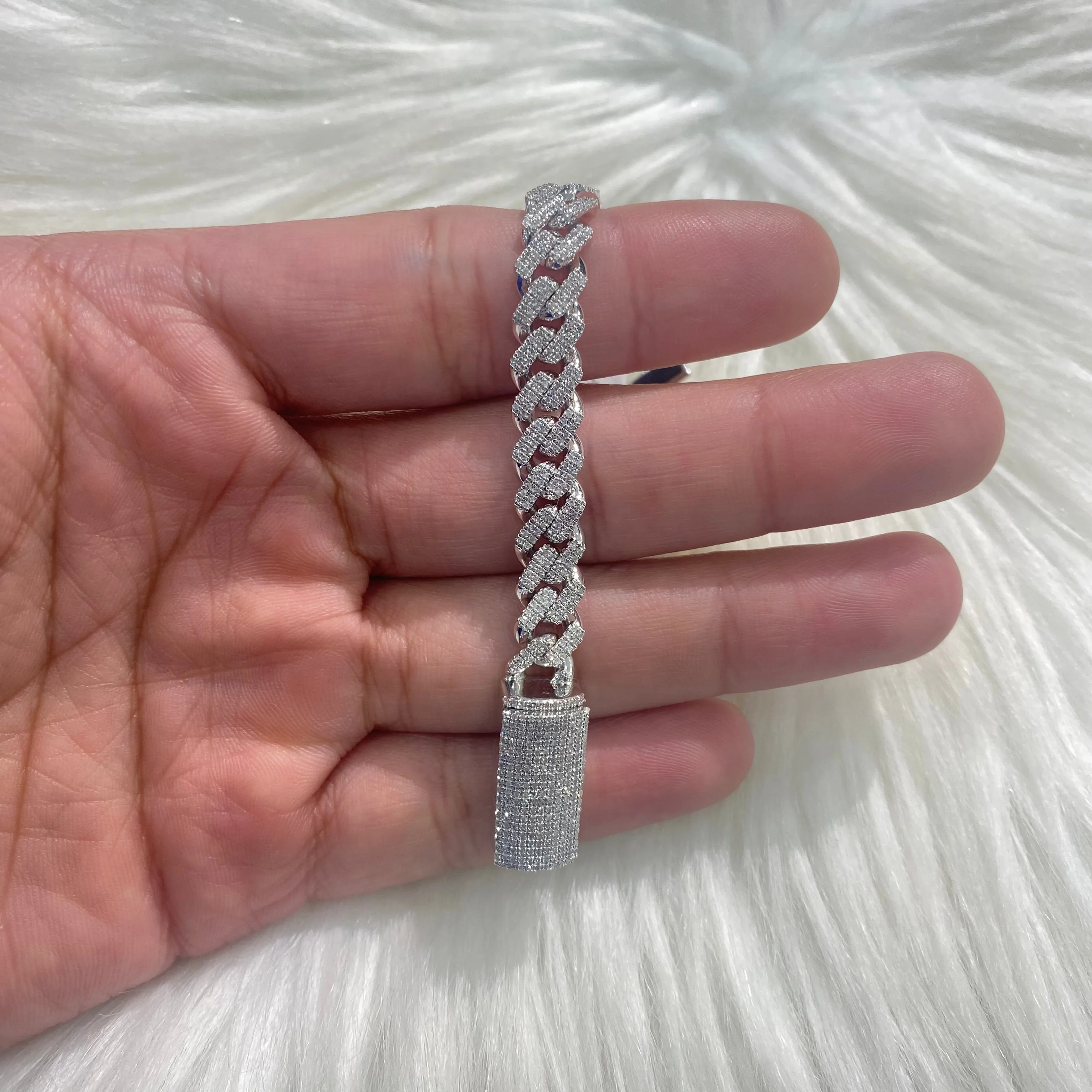 10K White Gold Bustdown Bracelet 1.91Ct Dia / 26.5gr / 7.7mm / 8in
