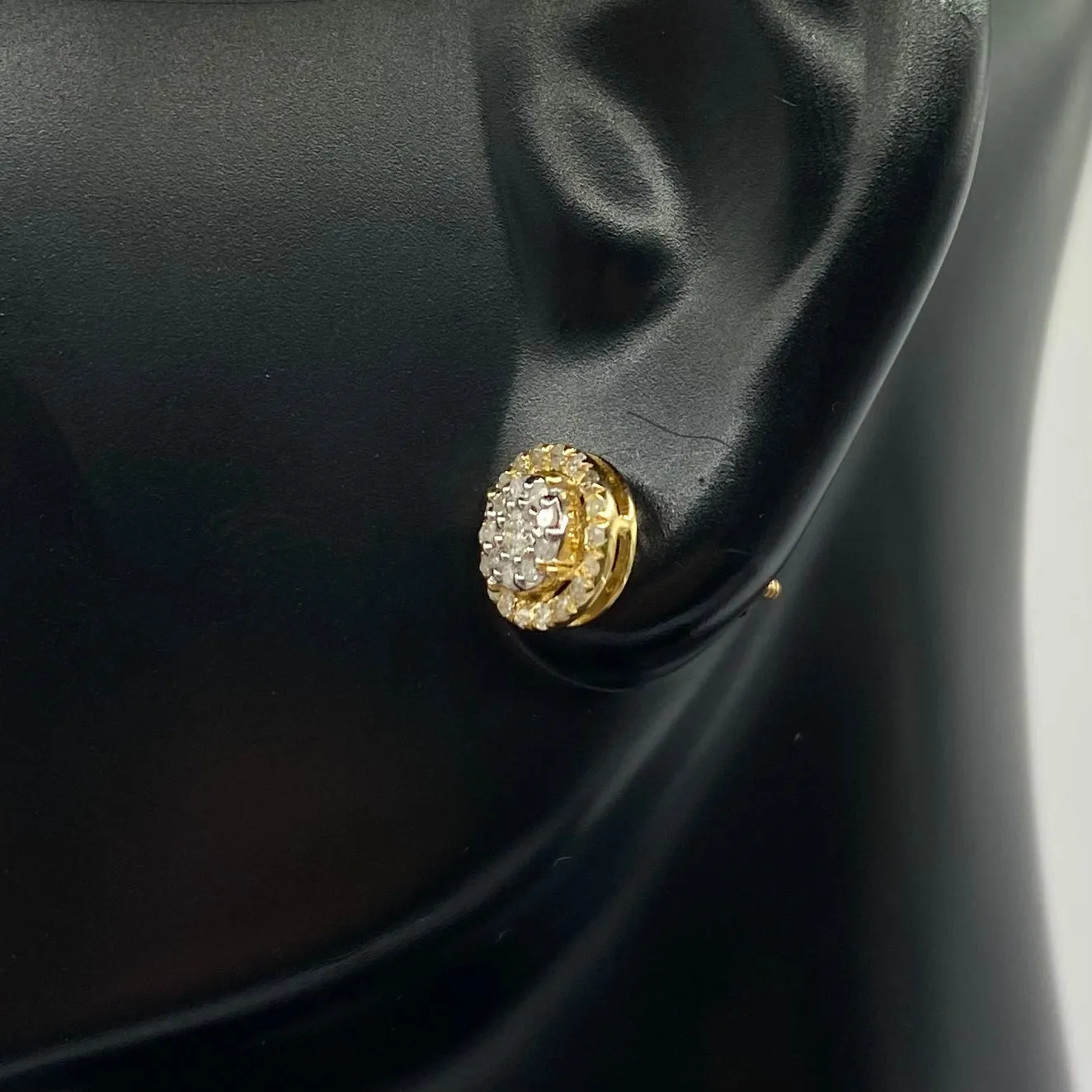 10K Yellow Gold Diamond Flower Stud Earrings 0.28Ct / 1.1gr
