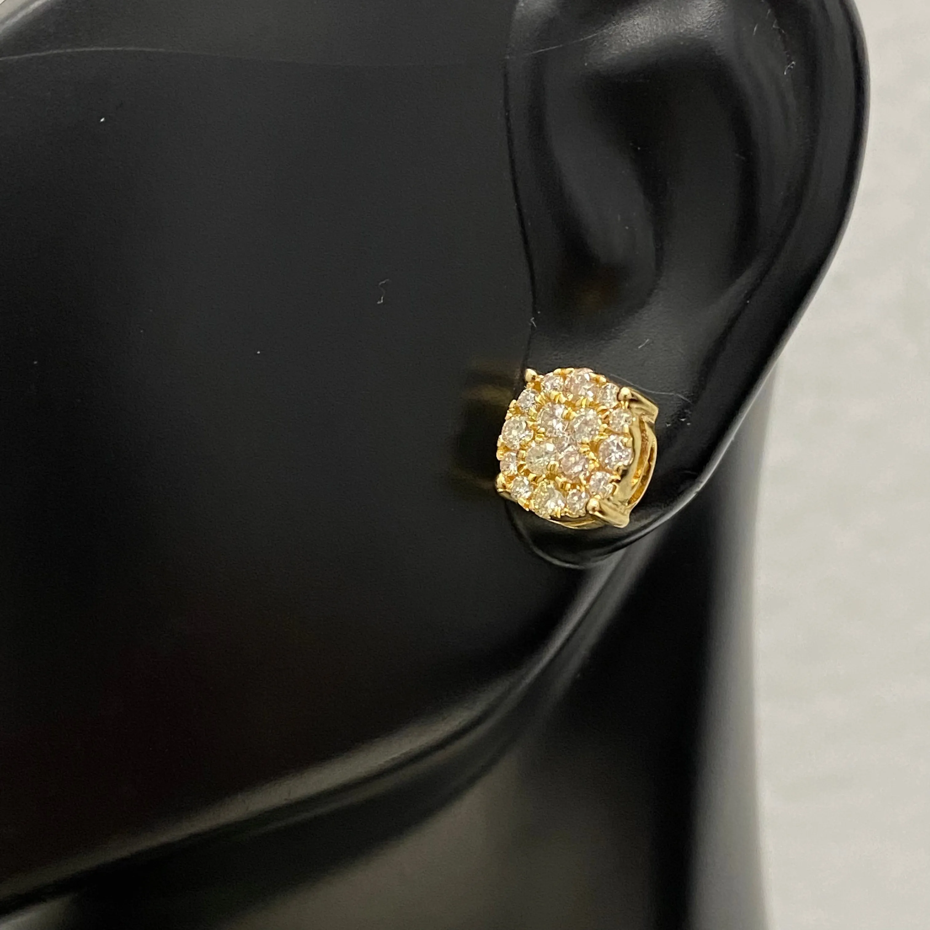 10K Yellow Gold Diamond Round Flower Stud Earrings 0.73Ct Dia / 2.27gr