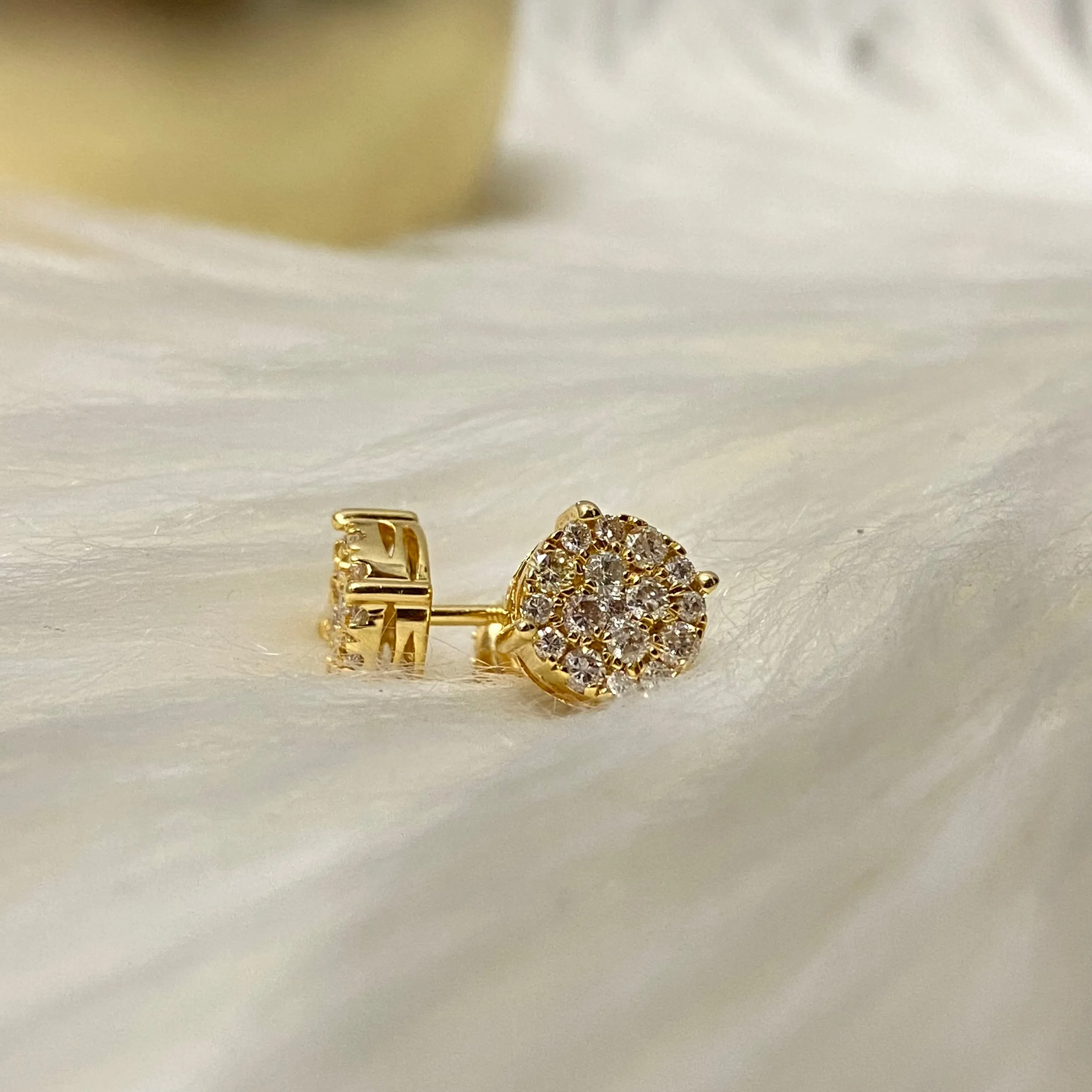 10K Yellow Gold Diamond Round Flower Stud Earrings 0.73Ct Dia / 2.27gr