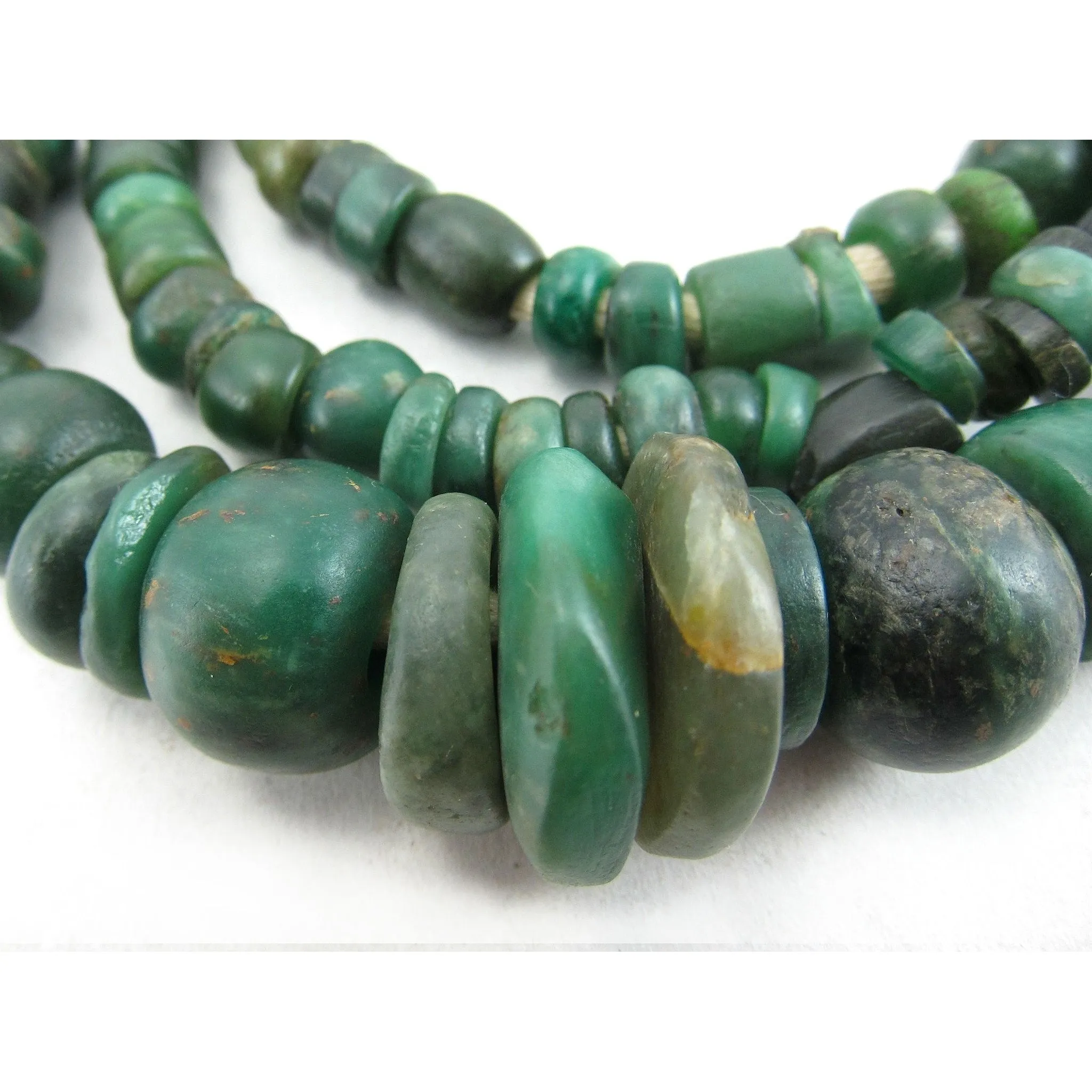 12th-16th Century Forest Green Serpentine Necklace 4