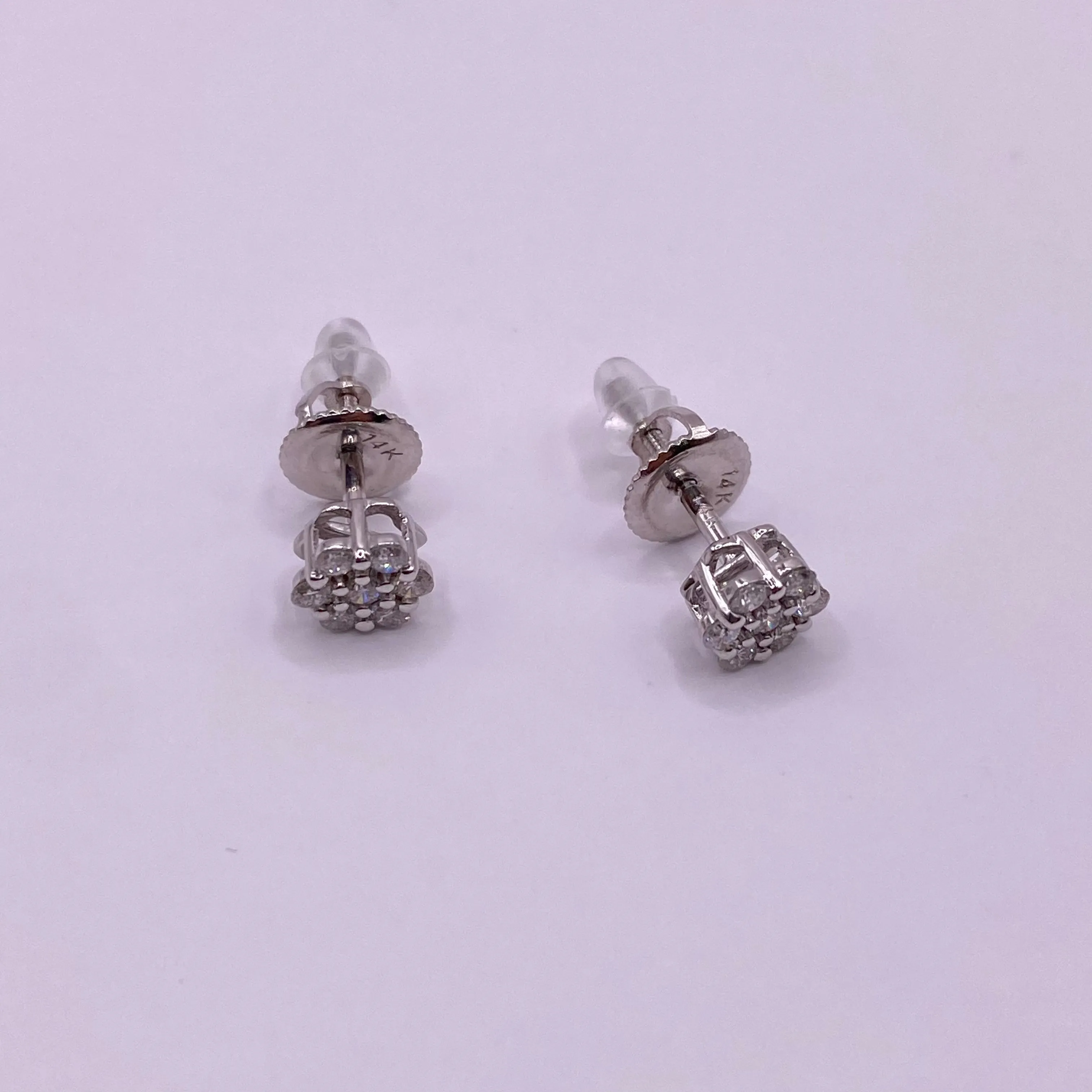 14K White Gold Diamond Flower Stud Earrings 0.20Ct / 0.8gr