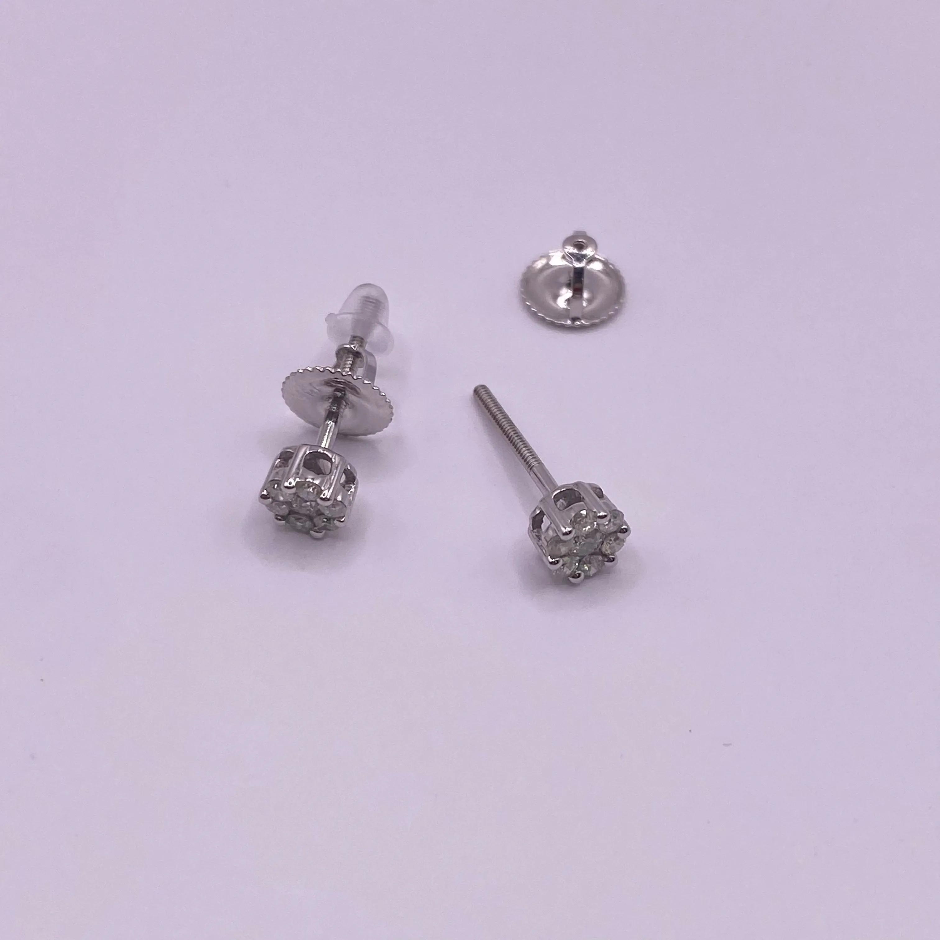 14K White Gold Diamond Flower Stud Earrings 0.45Ct / 1.1gr