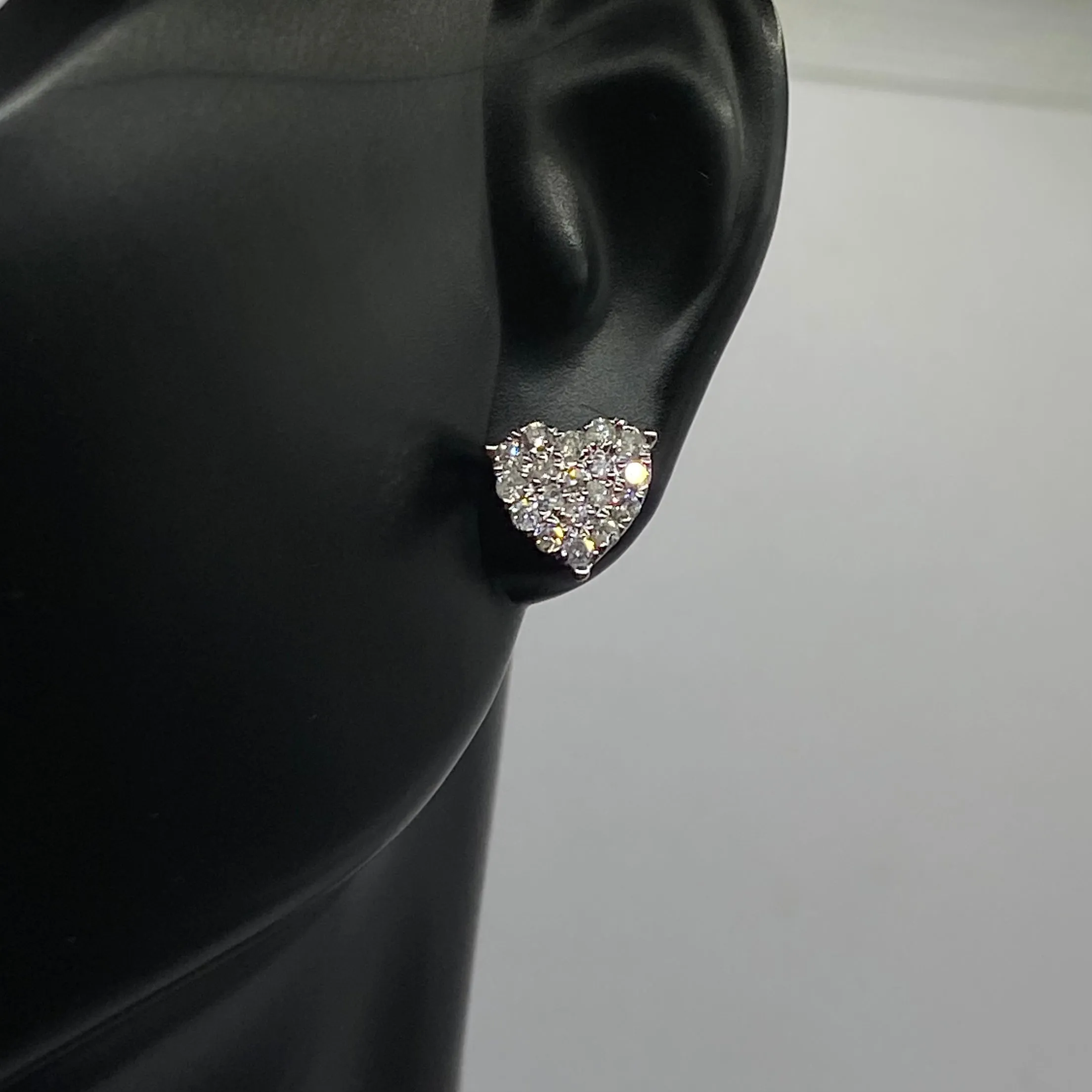 14K White Gold Diamond Heart Stud Earrings 0.53Ct / 1.9gr