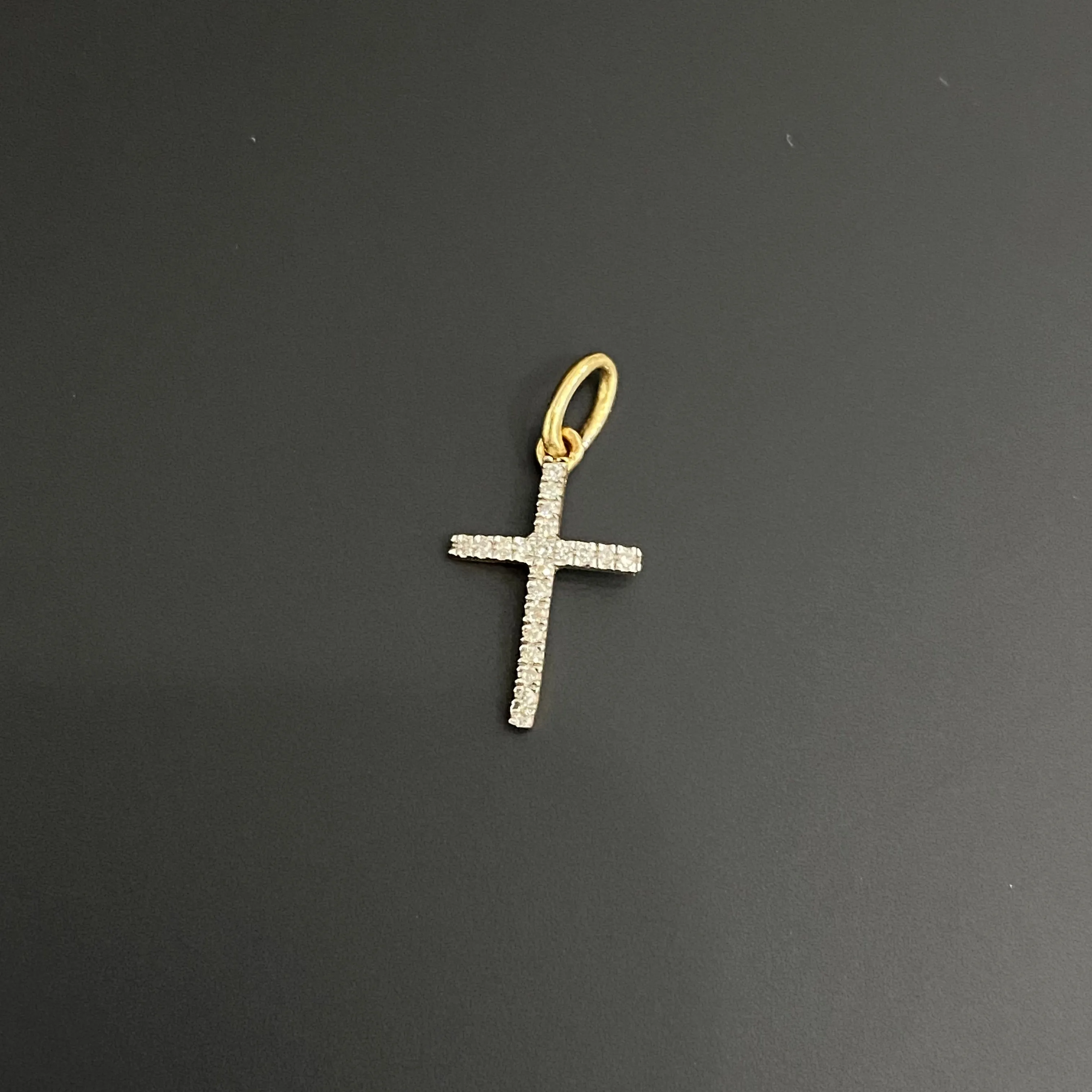 14K Yellow Gold Diamond Cross Pendant Ct Dia / 0.27gr