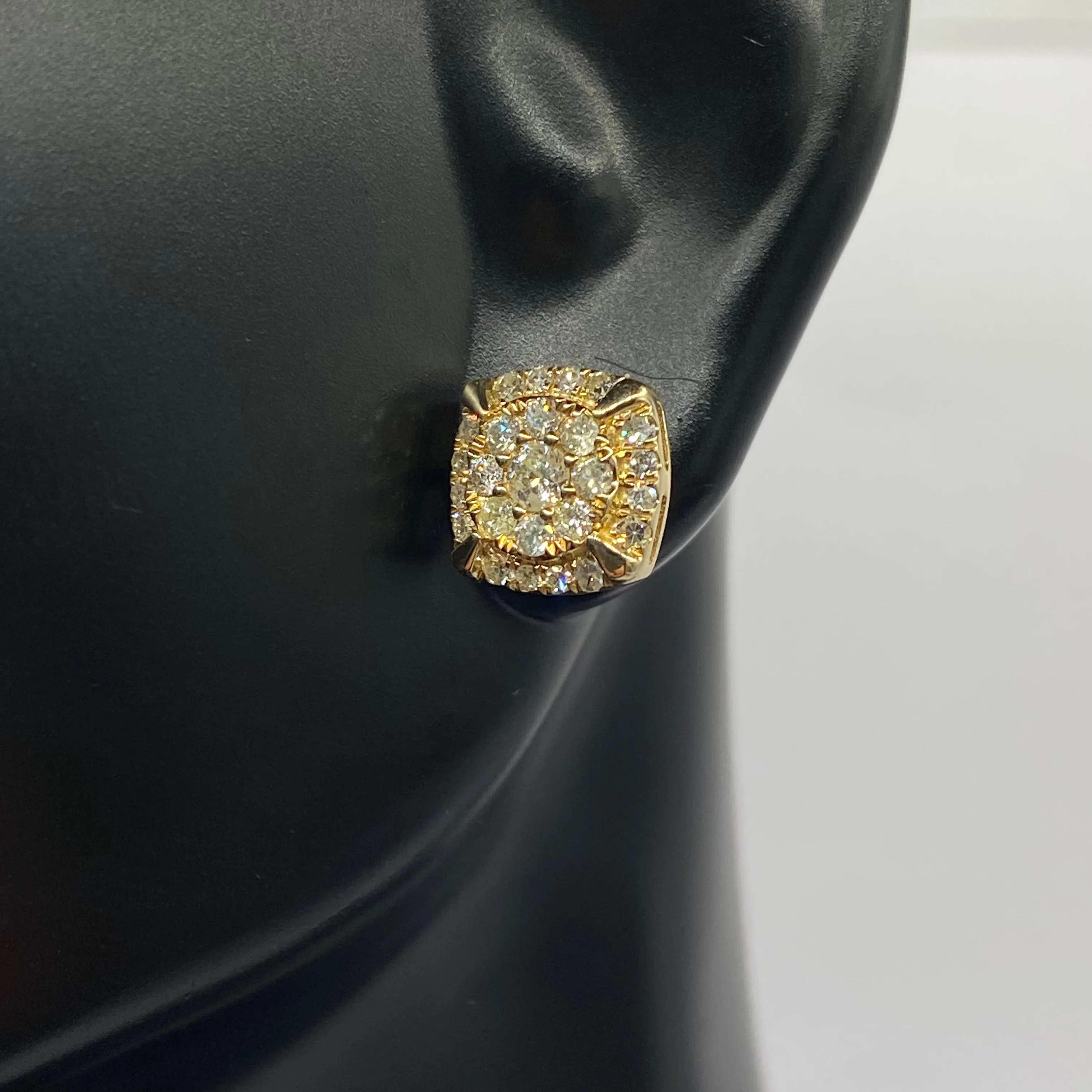 14K Yellow Gold Diamond Flower Stud Earrings 0.70Ct / 2.9gr