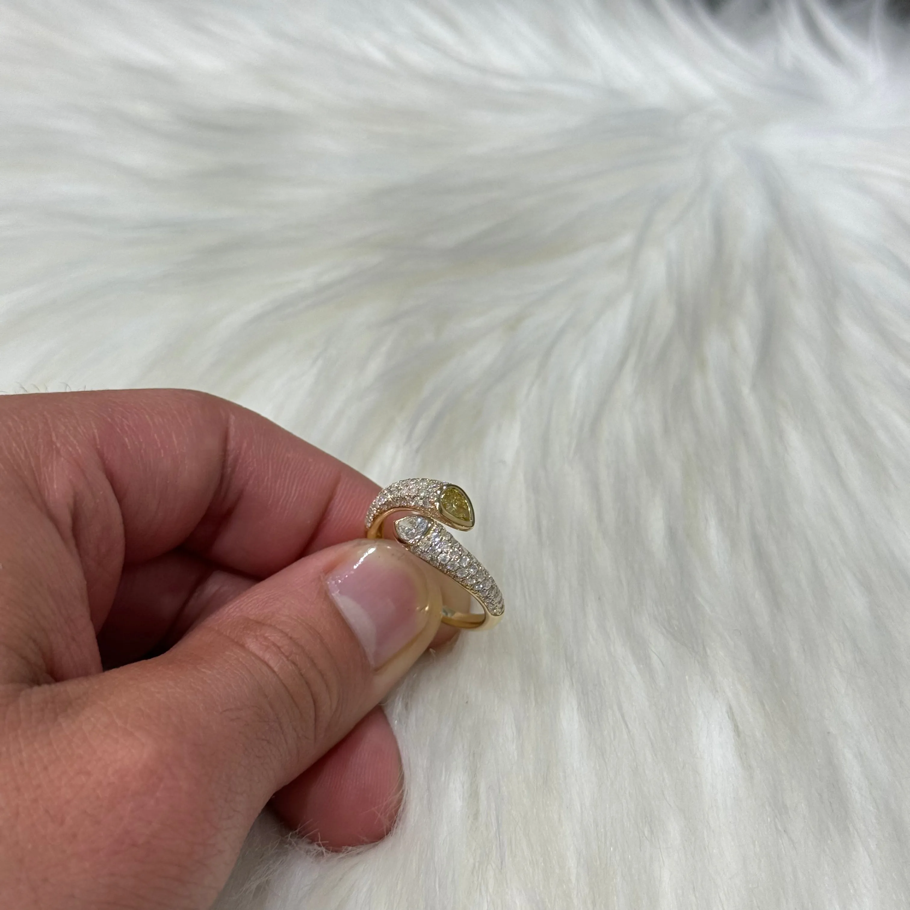 14K Yellow Gold Diamond Luxury Ring 1.42Ct Dia / 3.7gr / Size 8