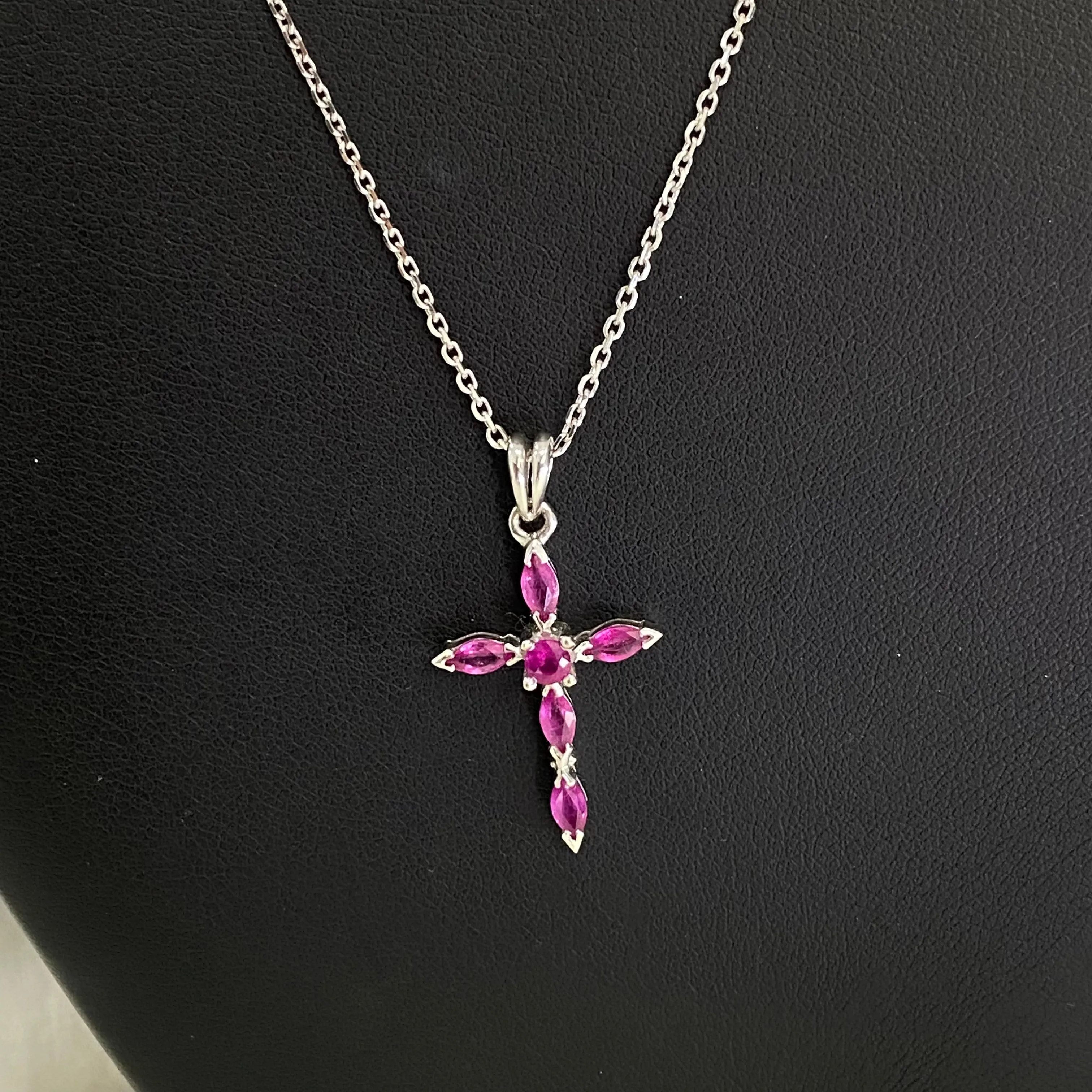 18K White Gold Ruby Cross Jewelry Set / 4.5gr / 17in