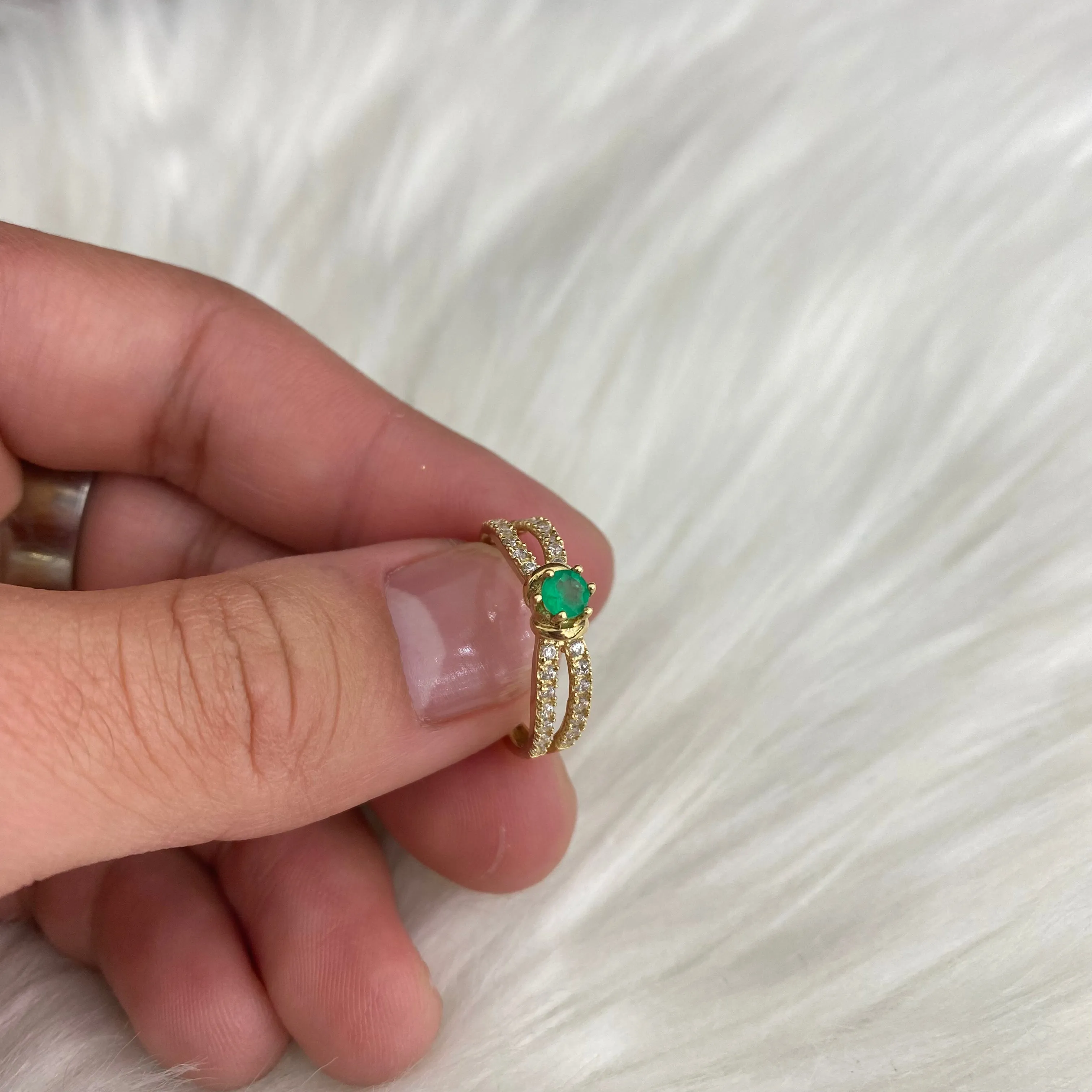 18K Yellow Gold Diamond Fashion Ring Ct Dia/Emerald / 2.5gr / Size 7 1/2
