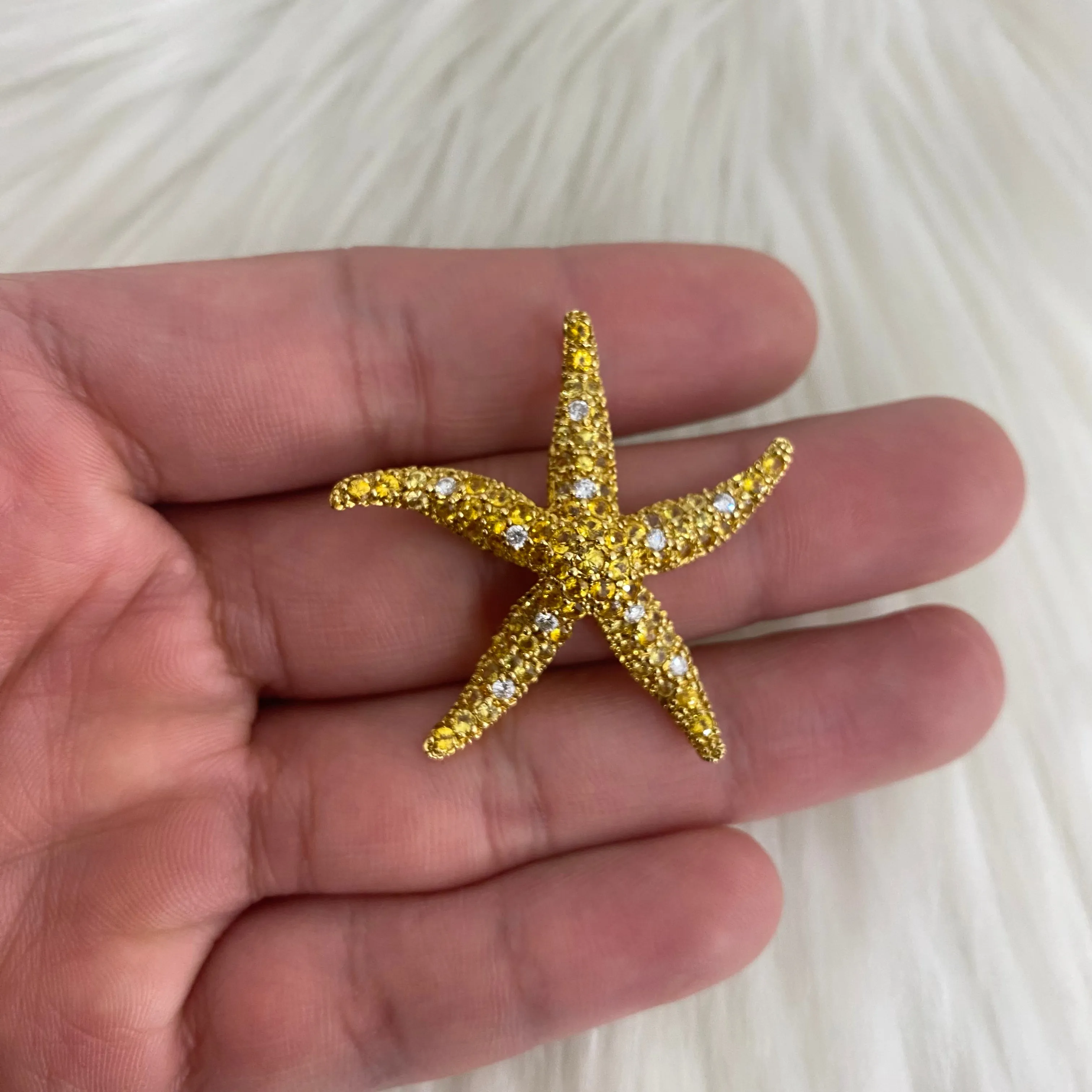18K Yellow Gold Diamond Strafish Pendant Mossainite / 9.3gr / 1.5in