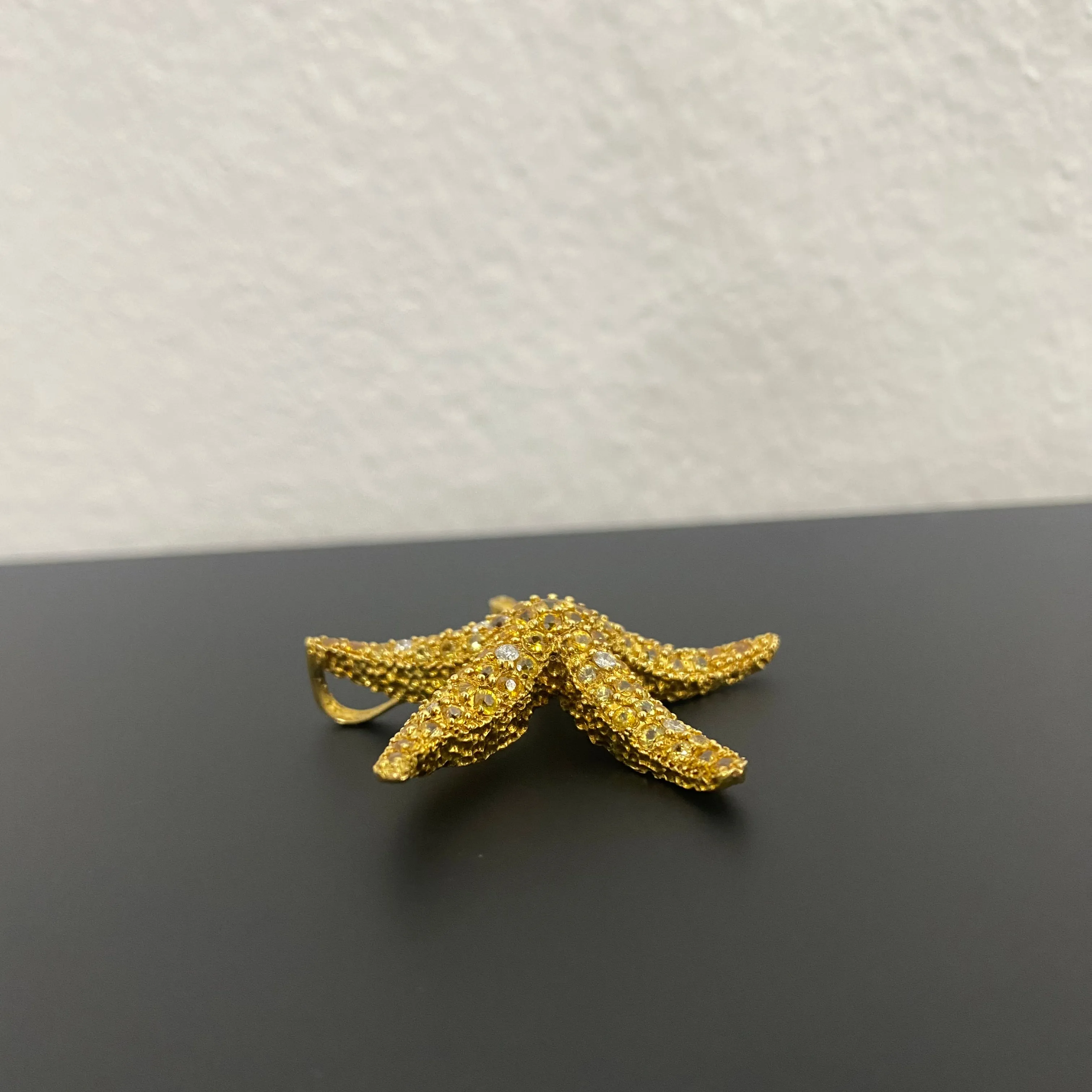 18K Yellow Gold Diamond Strafish Pendant Mossainite / 9.3gr / 1.5in