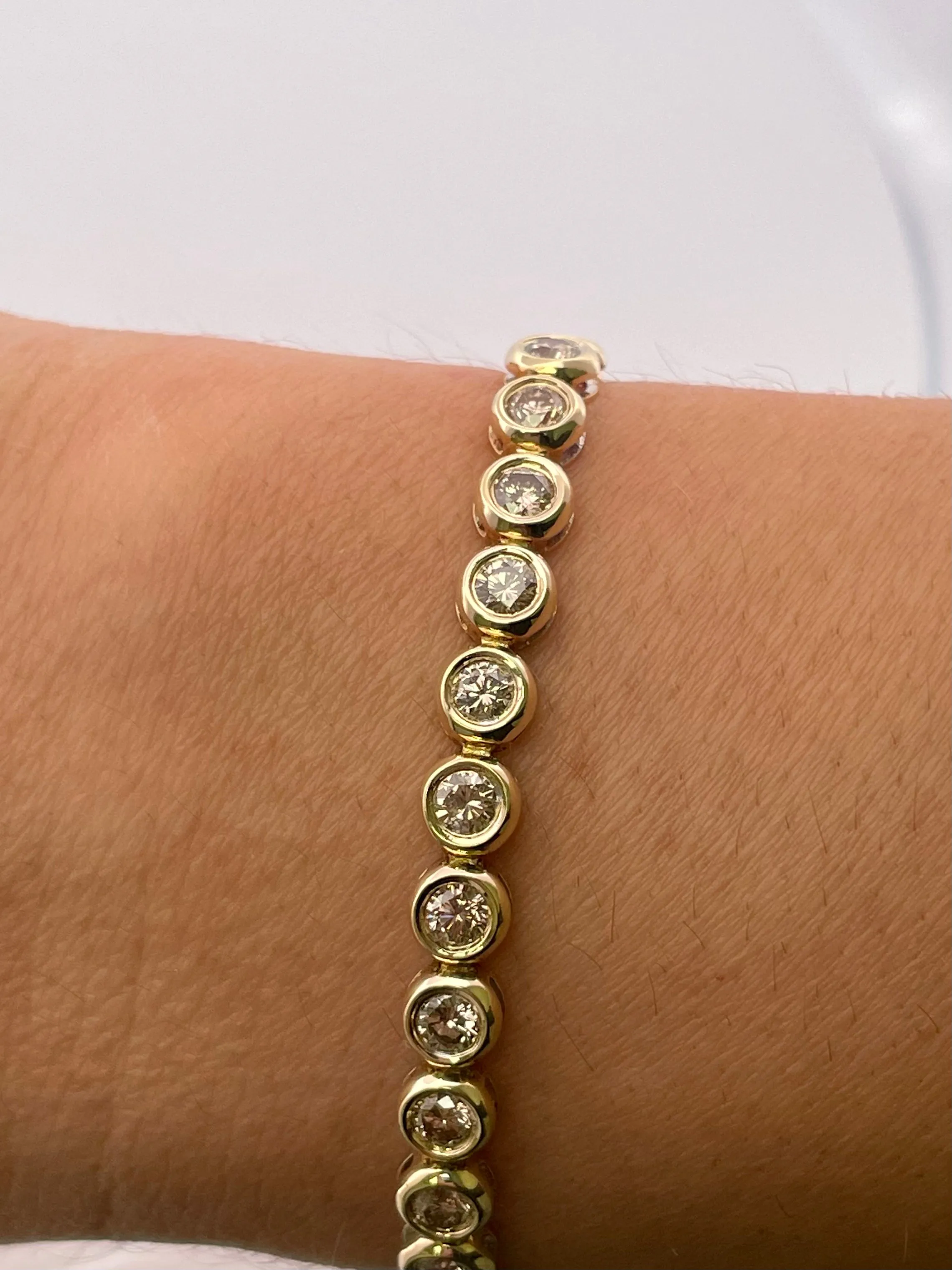 5 Carats Total Weight Diamond Bezel Set 14k Yellow Gold Tennis Bracelet