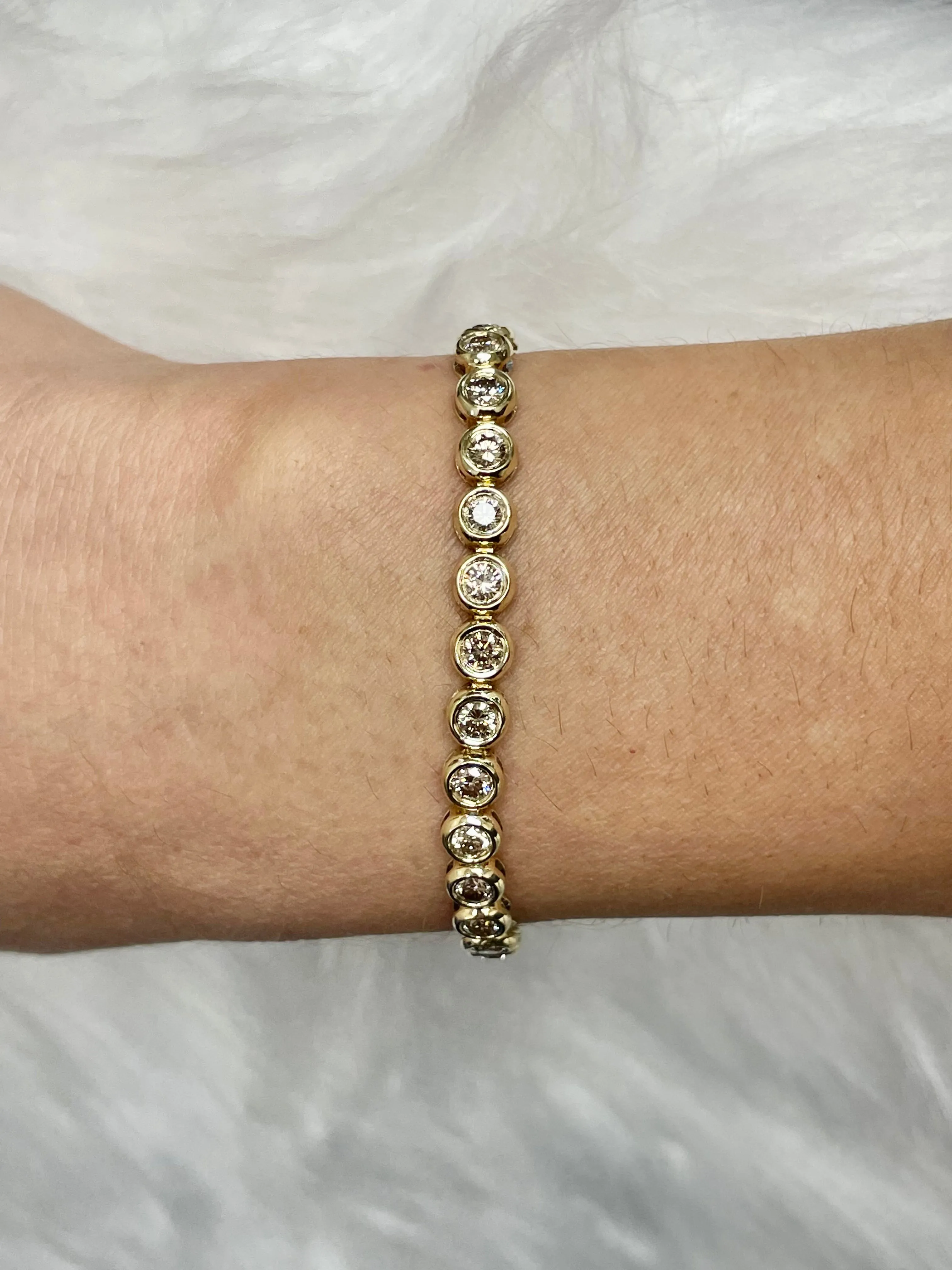 5 Carats Total Weight Diamond Bezel Set 14k Yellow Gold Tennis Bracelet