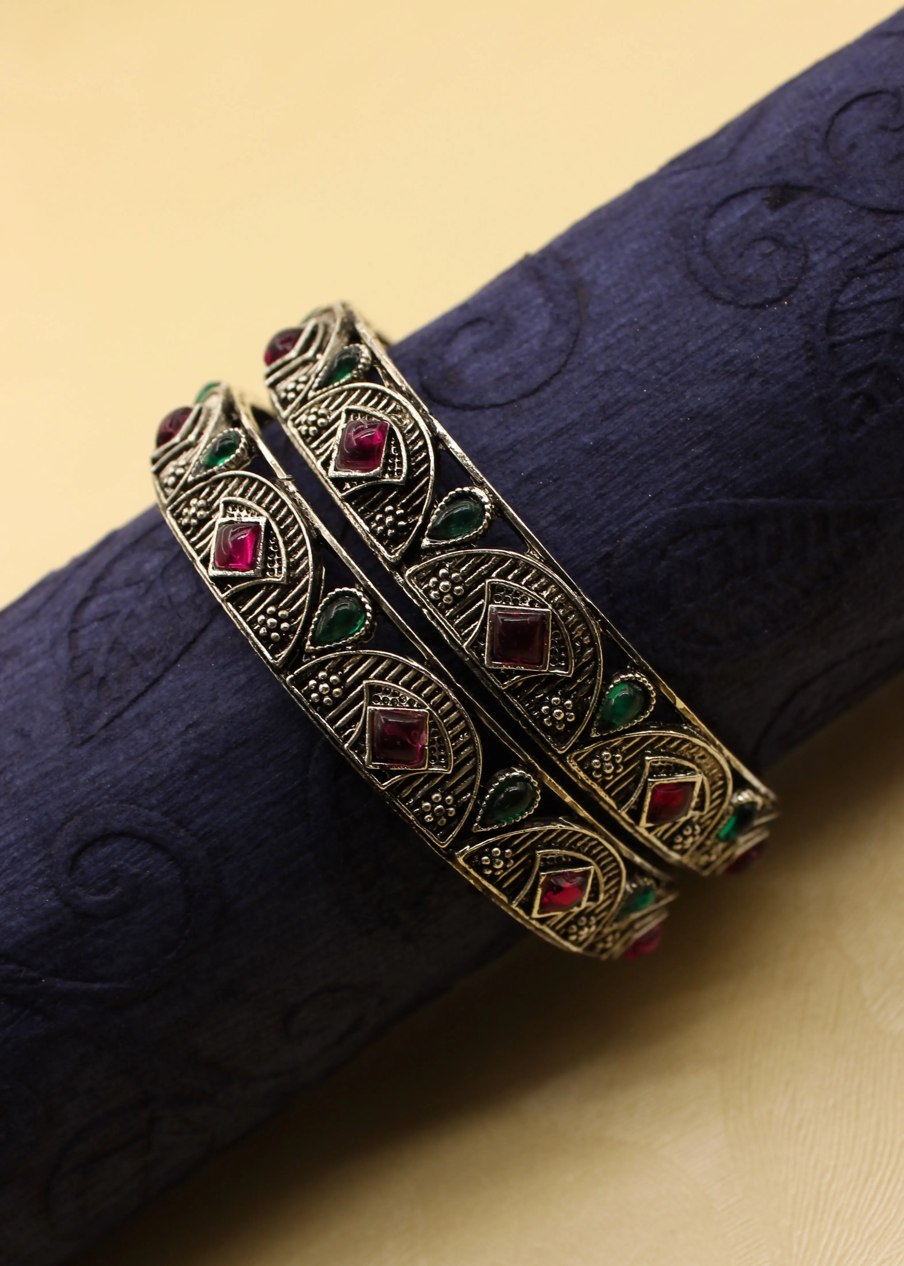 BRILLIANT OXIDISED BANGLES