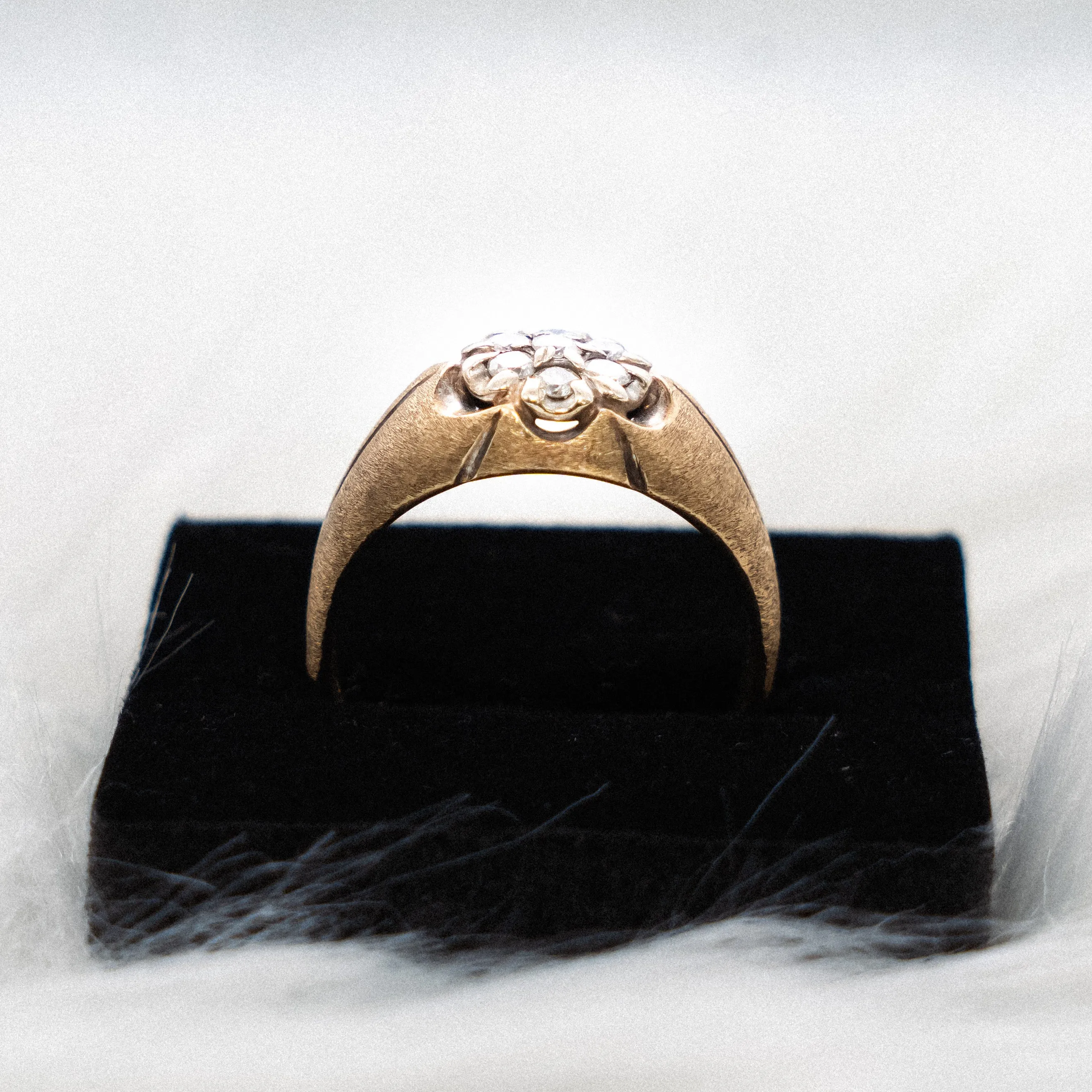 Diamond Flower Ring 14K Yellow Gold / 10.6gr / Size 13.5