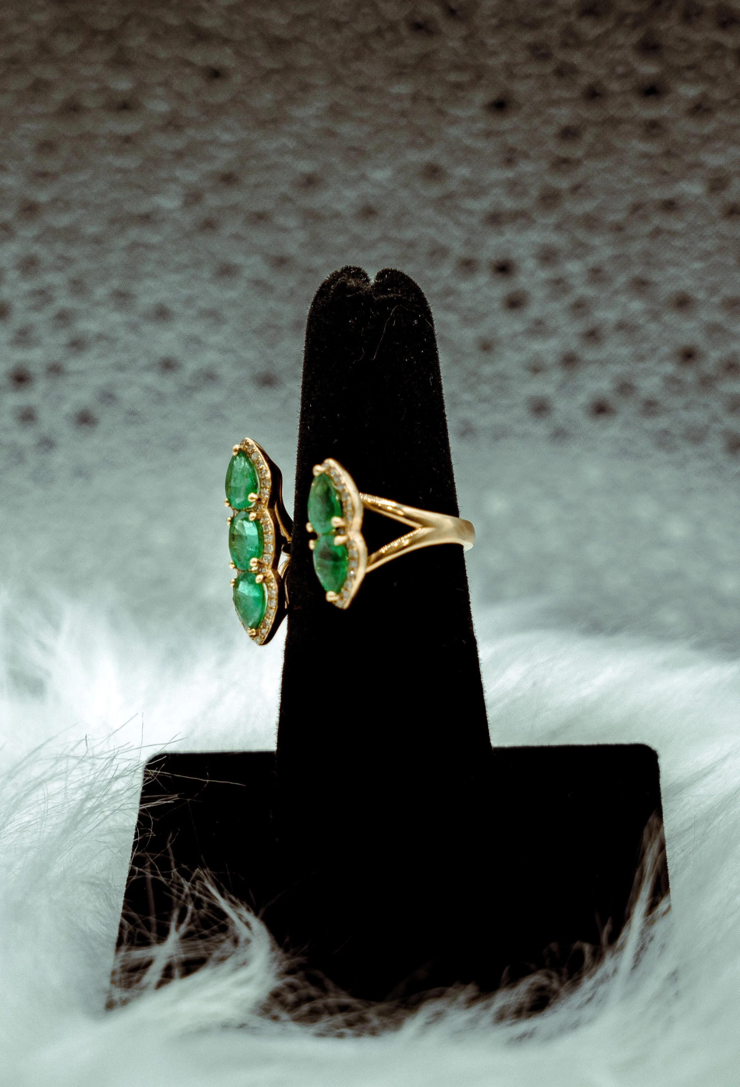 Emerald Ring 14K Yellow Gold With Diamonds / 3.6gr / Size 7