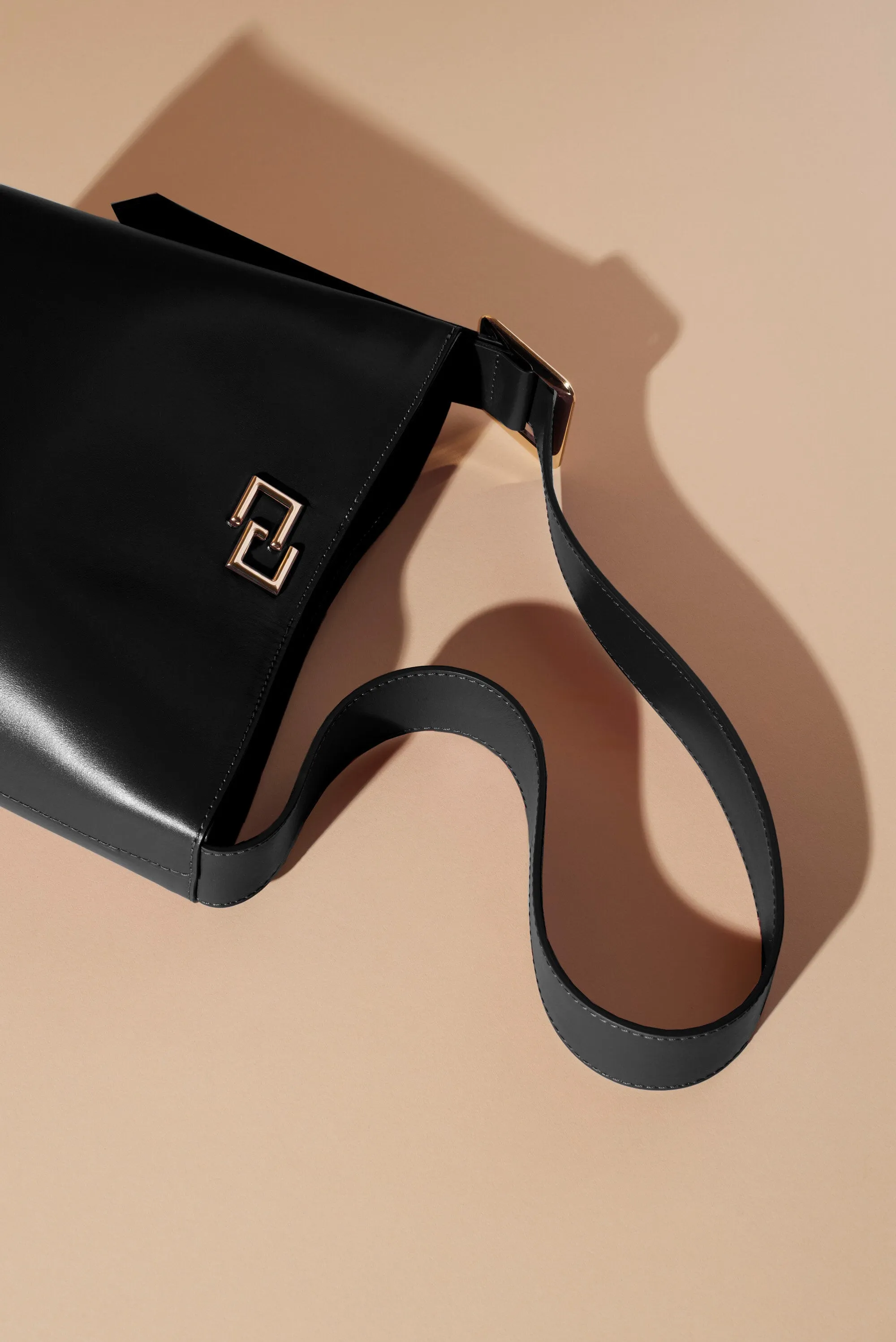 LEATHER SHOULDER BAG WITH LOGOED BUCKLE