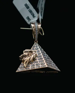 Lion Piramide Pendant 10K Yellow Gold 0,25ct / 4.3gr