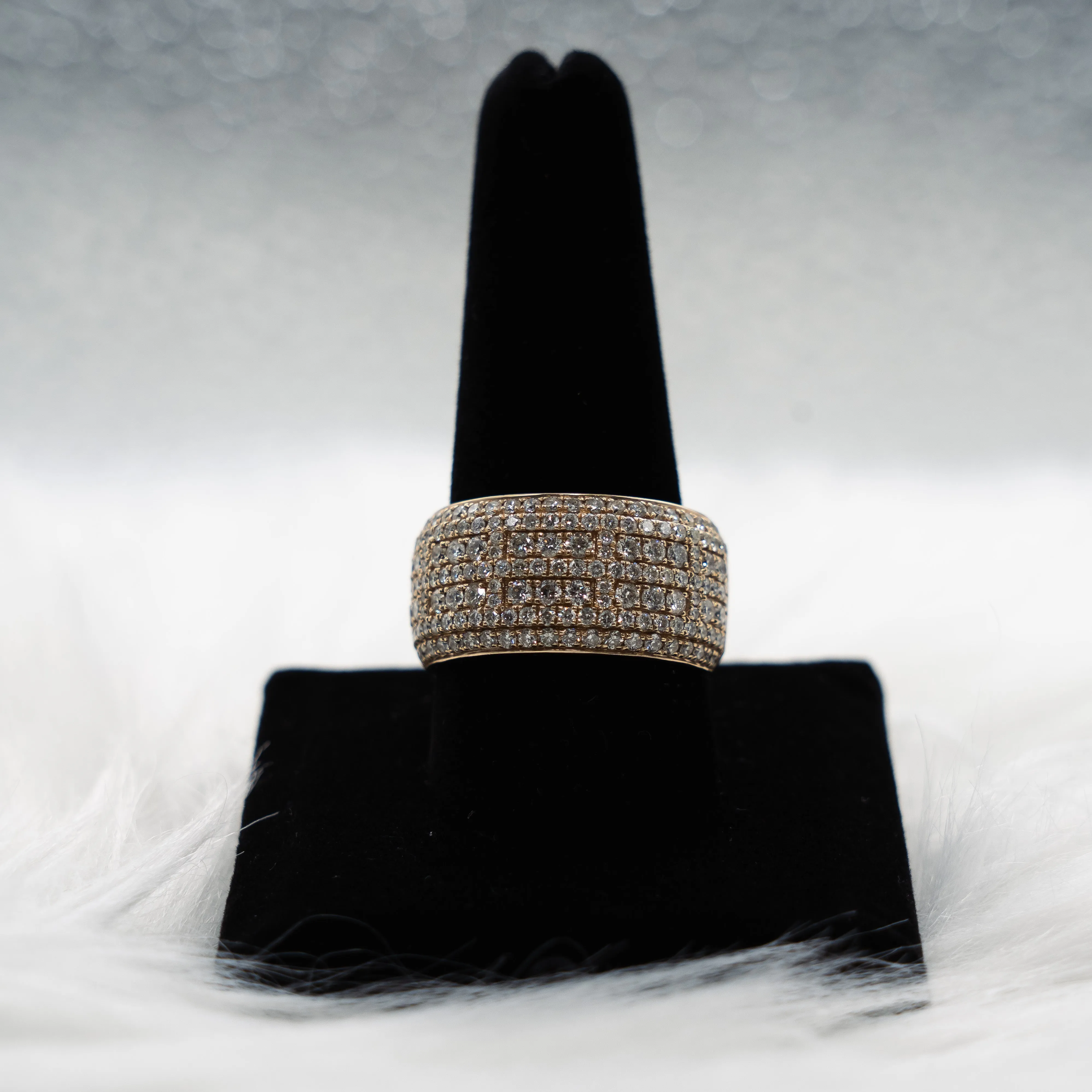Luxury Ring 14K Yellow Gold With Diamonds / 8.6gr / Size 11