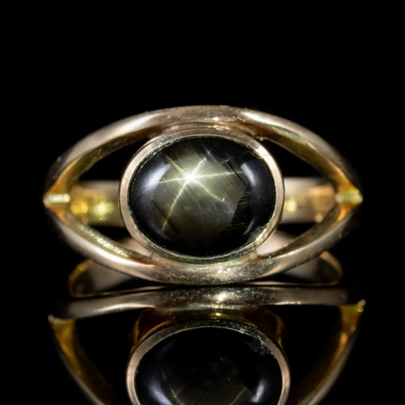 Vintage Star Sapphire Ring 14Ct Gold 1.75Ct Sapphire Circa 1950