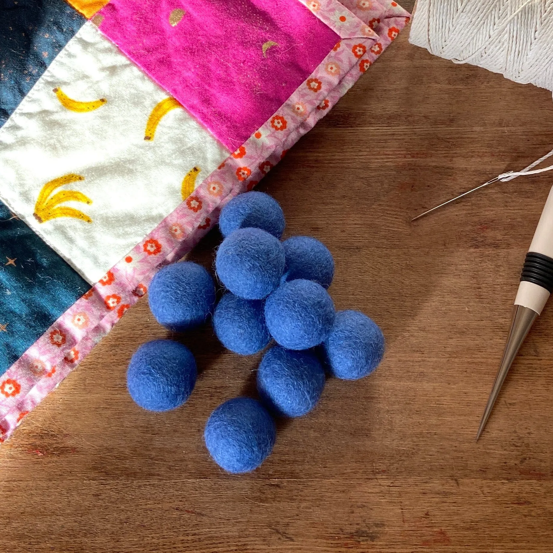 Wool Felt Balls - #26 Delphinium - Ten 1" Balls, 2.2cm